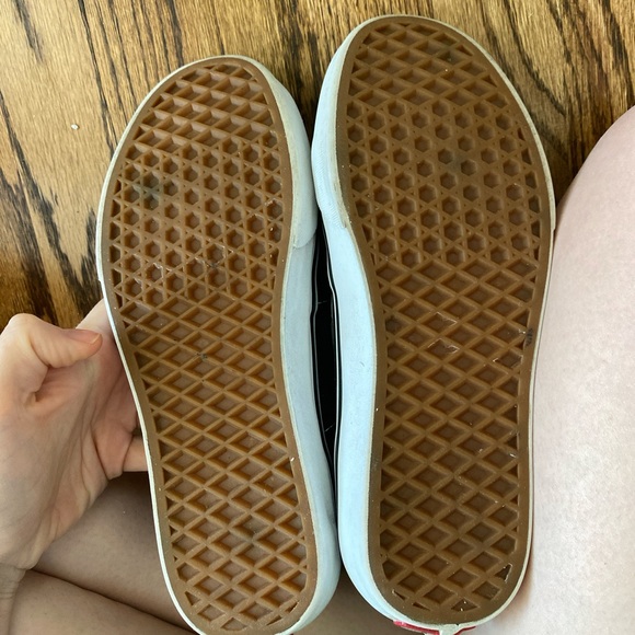 Black and white Sk8-Hi Vans. Women’s size 8. - Picture 5 of 5